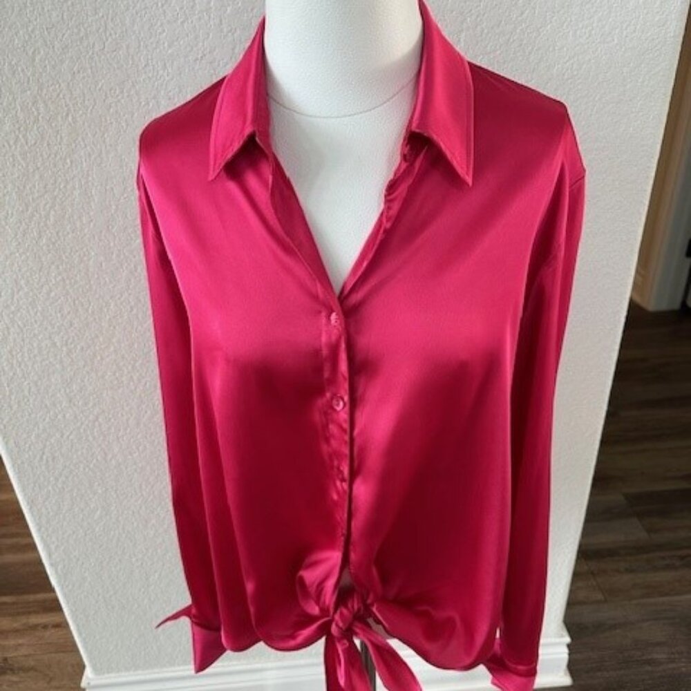 Finley Ladies Fuschia Button Down Top Size L NWT